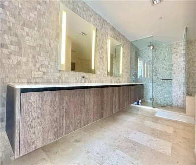 Located in the heart of Brickell this stunning 2bed/2bath