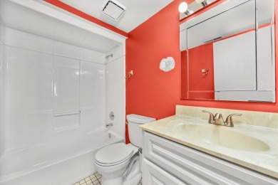 VERY CLEAN ELEVATOR BUILDING CONDOMINIUM. FEATURES 2 BEDROOMS, 2