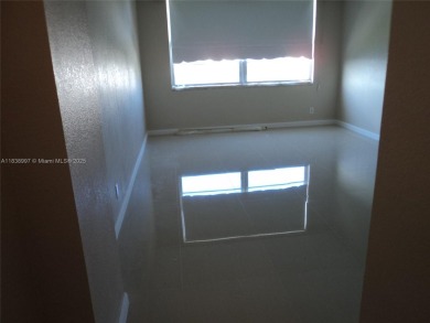 UPDATED 2/2 IN VERY GOOD CONDITION
PRESTIGIOUS BAY HARBOR