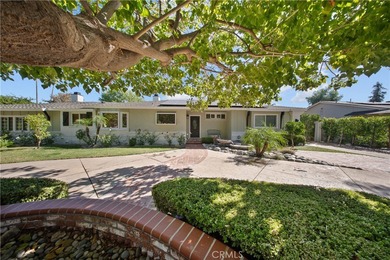 Suburban-Style Living in the Heart of the City! Welcome to this