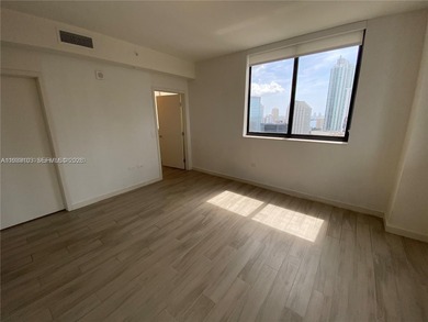 Spacious corner unit with beautiful water and city views from