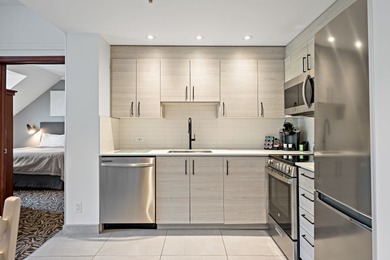 SOMMET-DES-NEIGES--1/4 of a magnificent 2-bedroom unit offering