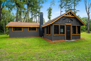 Unique 2 BR/1Ba cabin and property near the intersection of Hwys