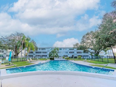 Charming 55+ Condo in Prime St. Petersburg Location!

Discover