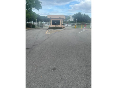 2 Bedroom, 2 Bathroom, 960 sq. Central A/C. Living vinyl