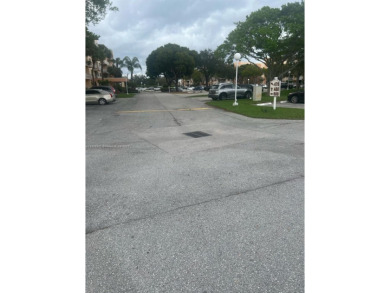 2 Bedroom, 2 Bathroom, 960 sq. Central A/C. Living vinyl