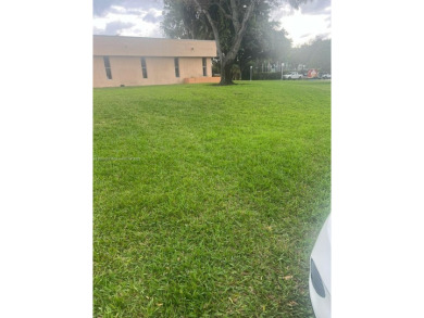 2 Bedroom, 2 Bathroom, 960 sq. Central A/C. Living vinyl