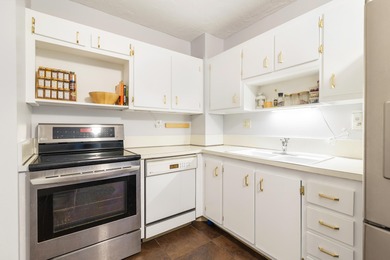 Penthouse floor. Direct beach access. Spectacular sunrise over