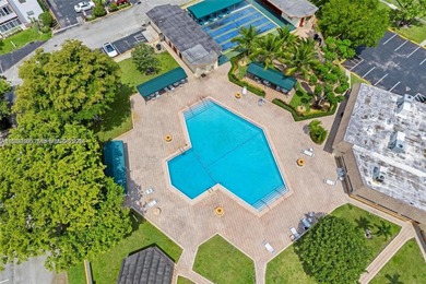 Spacious 1 bed, 1.5 baths condo in the desirable Oakland Club's