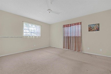 Spacious 1 bed, 1.5 baths condo in the desirable Oakland Club's