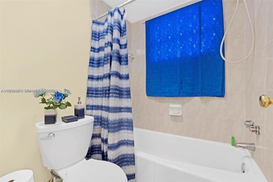 Spacious 1 bed, 1.5 baths condo in the desirable Oakland Club's