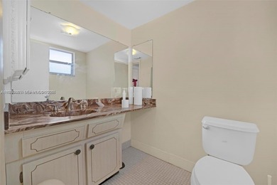 Spacious 1 bed, 1.5 baths condo in the desirable Oakland Club's
