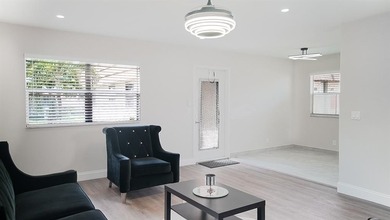 55+ Fully renovated 2/2 condo In the heart of Delray Beach IN