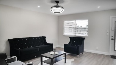 55+ Fully renovated 2/2 condo In the heart of Delray Beach IN