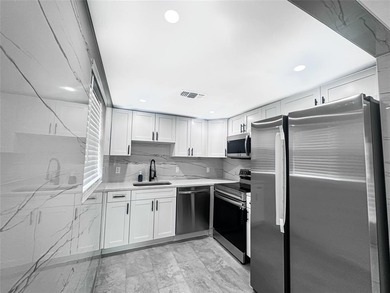 55+ Fully renovated 2/2 condo In the heart of Delray Beach IN