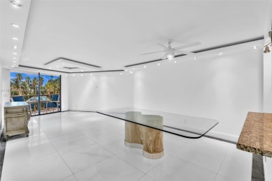 This beautifully updated 1 Bed / 1 Bath unit offers breathtaking