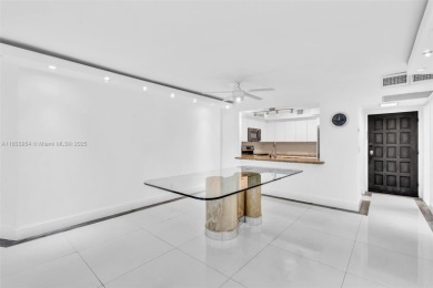 This beautifully updated 1 Bed / 1 Bath unit offers breathtaking