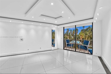 This beautifully updated 1 Bed / 1 Bath unit offers breathtaking