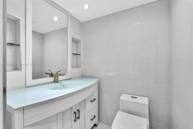 This beautifully updated 1 Bed / 1 Bath unit offers breathtaking