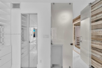 This beautifully updated 1 Bed / 1 Bath unit offers breathtaking