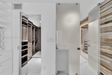 This beautifully updated 1 Bed / 1 Bath unit offers breathtaking