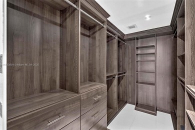 This beautifully updated 1 Bed / 1 Bath unit offers breathtaking