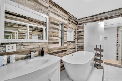 This beautifully updated 1 Bed / 1 Bath unit offers breathtaking