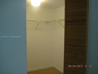 EXCELLENT LOCATION 2/2 UNIT IN KENLAND POINT, WALK IN CLOSET IN