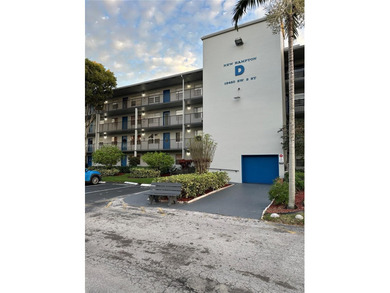 Great 2 bedrooms and 1.5 baths Condo with lake and golf view in