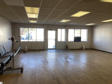 COMMERCIAL BUILDING in Rose City! Here's a great sized