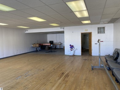 COMMERCIAL BUILDING in Rose City! Here's a great sized