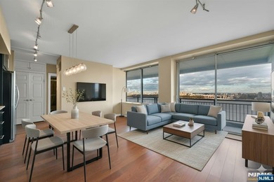 Junior One-Bedroom with Iconic Views & Resort-Style Amenities