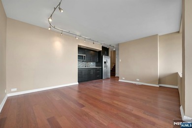 Junior One-Bedroom with Iconic Views & Resort-Style Amenities