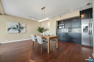 Junior One-Bedroom with Iconic Views & Resort-Style Amenities