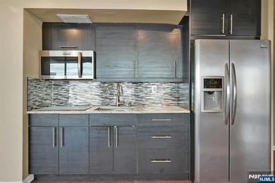 Junior One-Bedroom with Iconic Views & Resort-Style Amenities