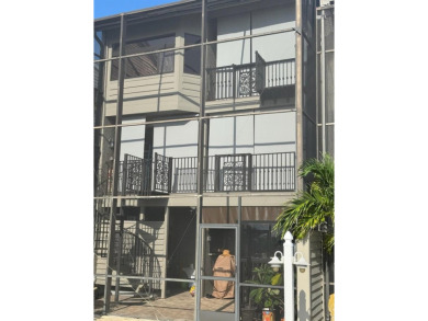 LOCATION, LOCATION, LOCATION! Boaters Paradise large deeded