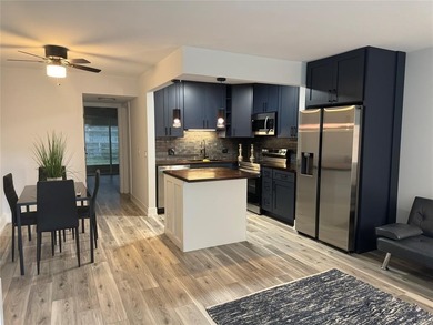 Gorgeous condo 1/1 on the second floor.  Open Kitchen with