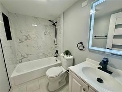 Gorgeous condo 1/1 on the second floor.  Open Kitchen with