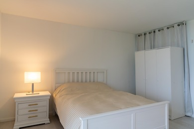 This spacious ocean end unit offers direct ocean views from its