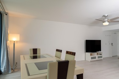 This spacious ocean end unit offers direct ocean views from its