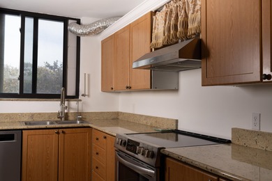 This spacious ocean end unit offers direct ocean views from its