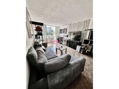 located on Lincoln Road! One of the most vibrant streets, easy