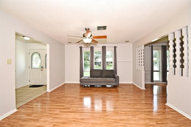 One or more photo(s) has been virtually staged. Back on the