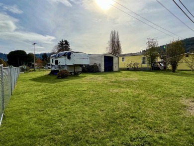 Spacious Manufactured Home located minutes from the Klamath