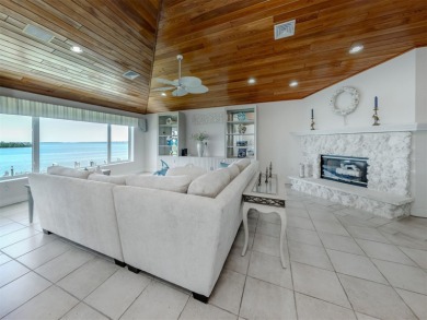 Breathtaking bayfront condominium at Mariner Village on