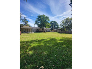 3br2.5b well maintained home on beautiful sloping lot. No stairs