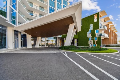 Wake to sunlit mornings and glittering Downtown Tampa vistas