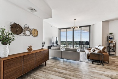 Wake to sunlit mornings and glittering Downtown Tampa vistas