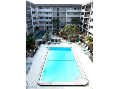 Enjoy your Maintenance Free Condo Courtyard Living in the Lovely