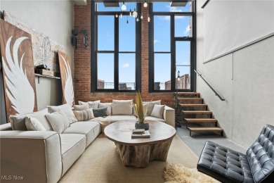 Welcome to 1133 W 9th St #315, a stylish and modern 1-bedroom